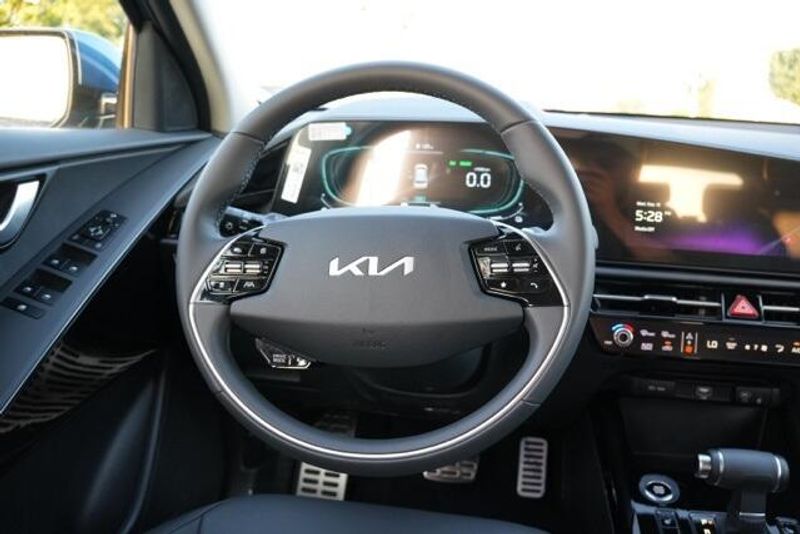 New 2025 Kia Niro EXImage 17