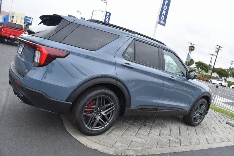 New 2025 Ford Explorer STImage 2