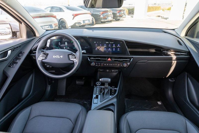 New 2026 Kia Niro SXImage 18