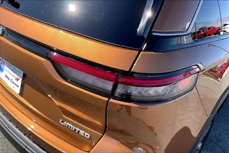 New 2027 Jeep Grand Cherokee Limited 4x4Image 12