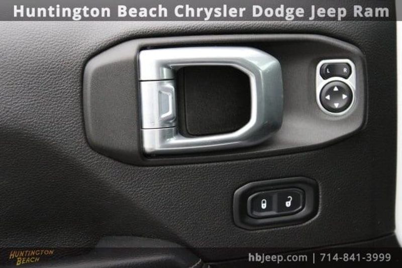 2022 Jeep Wrangler Unlimited SaharaImage 11