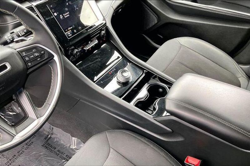 Used 2023 Jeep Grand Cherokee LaredoImage 17