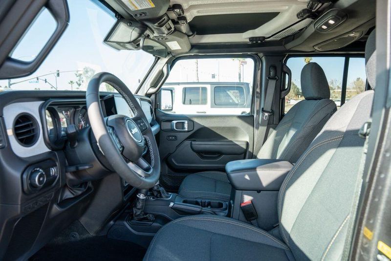 Used 2025 Jeep Wrangler Sport SImage 12
