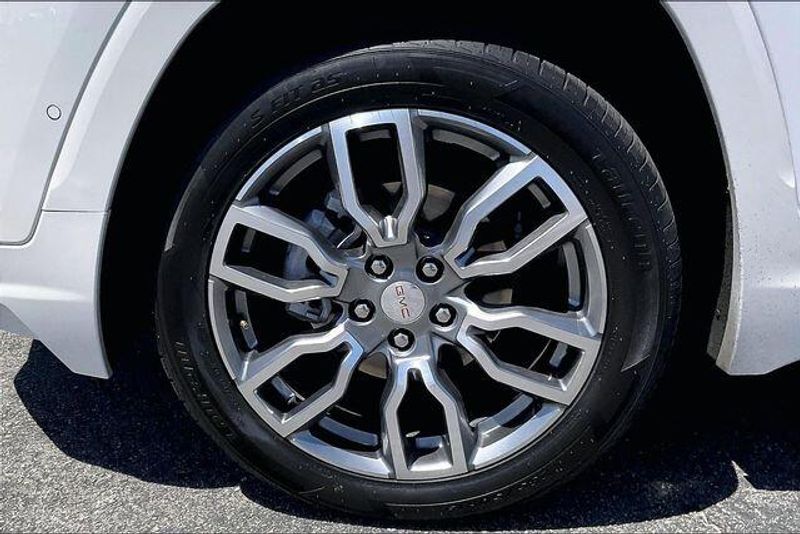 Used 2024 GMC Terrain DenaliImage 8
