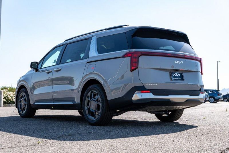 New 2026 Kia Carnival Hybrid EXImage 5