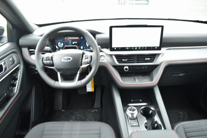 New 2025 Ford Explorer ST-LineImage 12