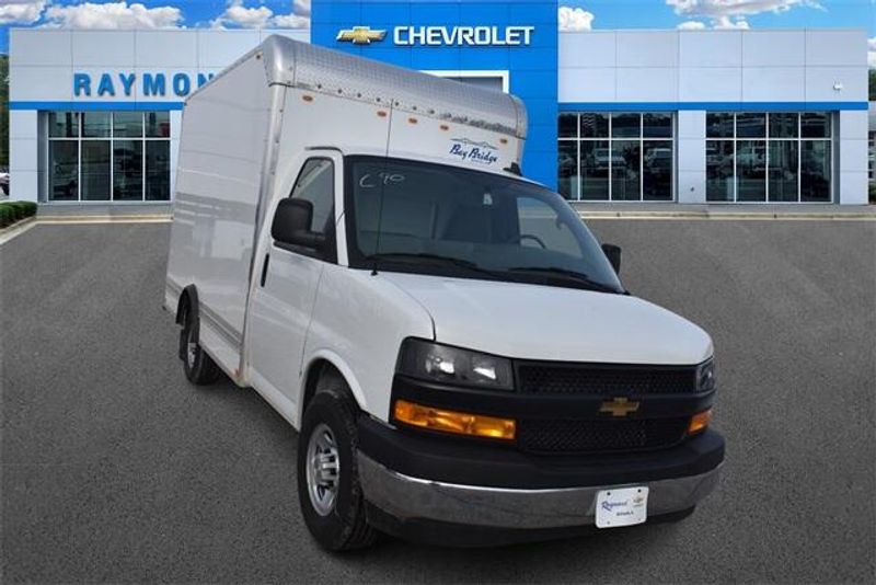New 2025 Chevrolet Express 3500 Work VanImage 9