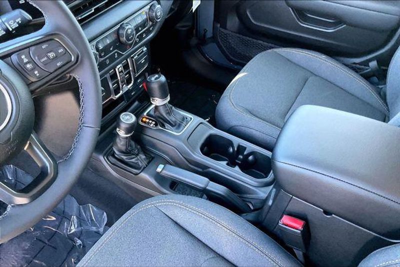 New 2026 Jeep Wrangler 4-door Sport SImage 7
