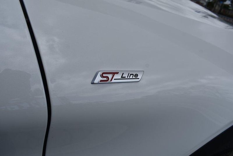 2025 Ford Explorer ST-LineImage 5