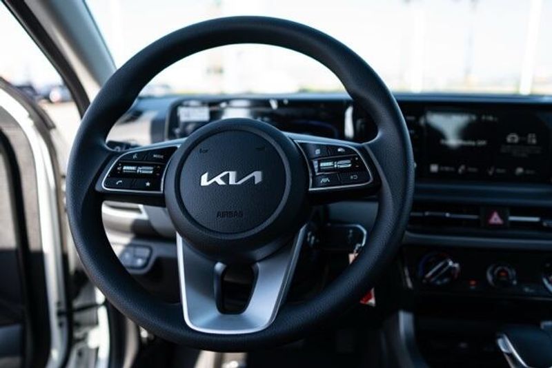 New 2025 Kia Seltos LXImage 16