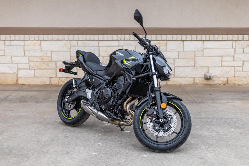 2025 KAWASAKI Z650 ABS METALLIC SPARK BLACK AND GREEN 