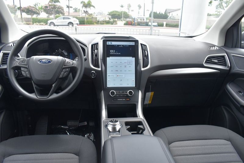2024 Ford Edge SEImage 10