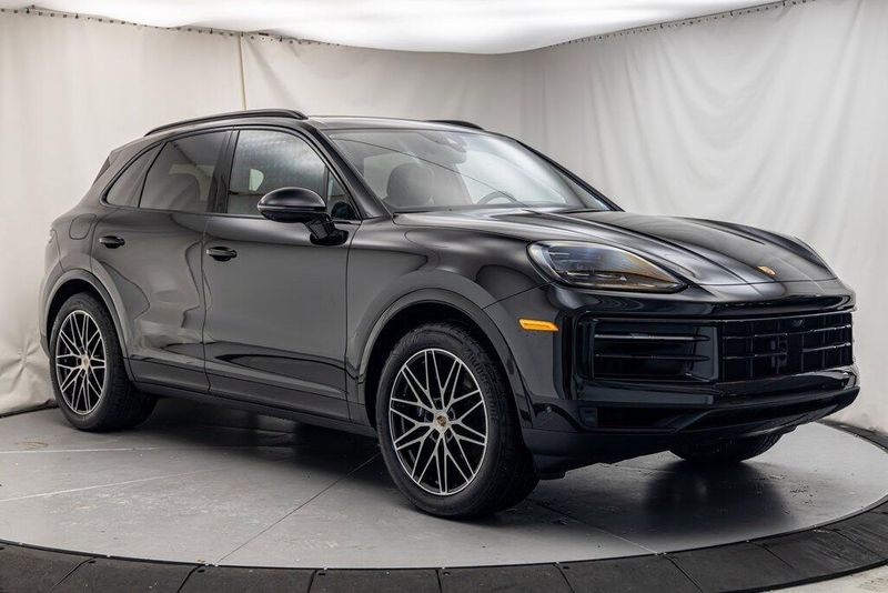 2025 Porsche Cayenne BaseImage 7