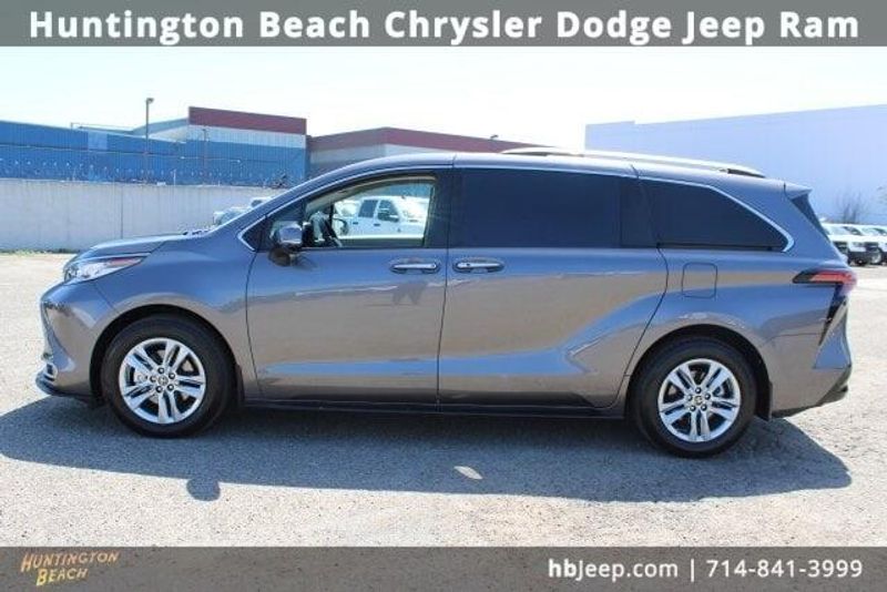 2023 Toyota Sienna LimitedImage 9