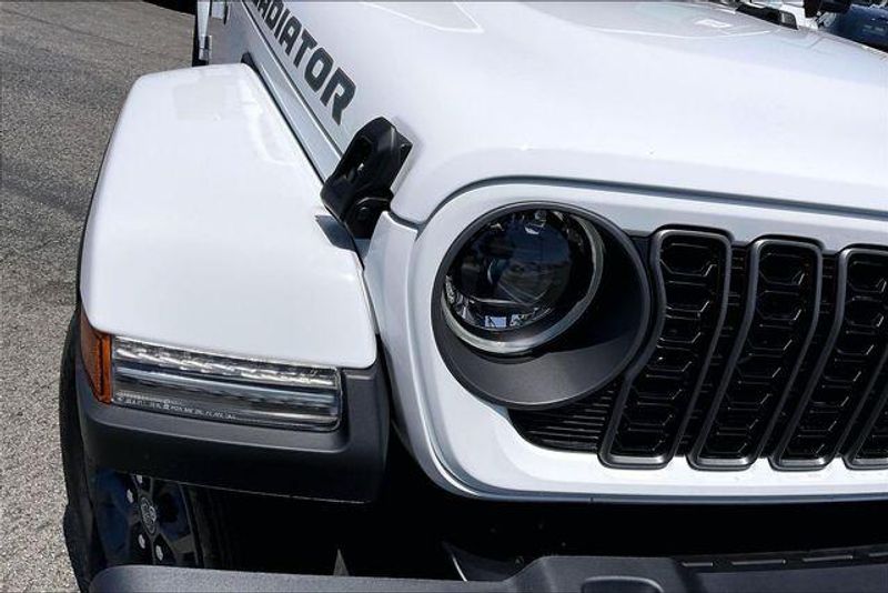 New 2026 Jeep Gladiator 85th Anniversary Edition 4x4Image 11