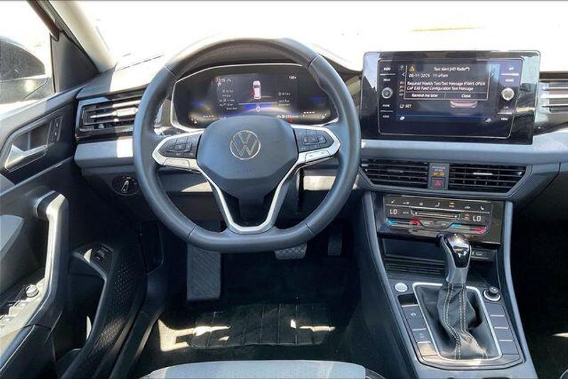 Used 2025 Volkswagen Jetta 1.5T SEImage 4
