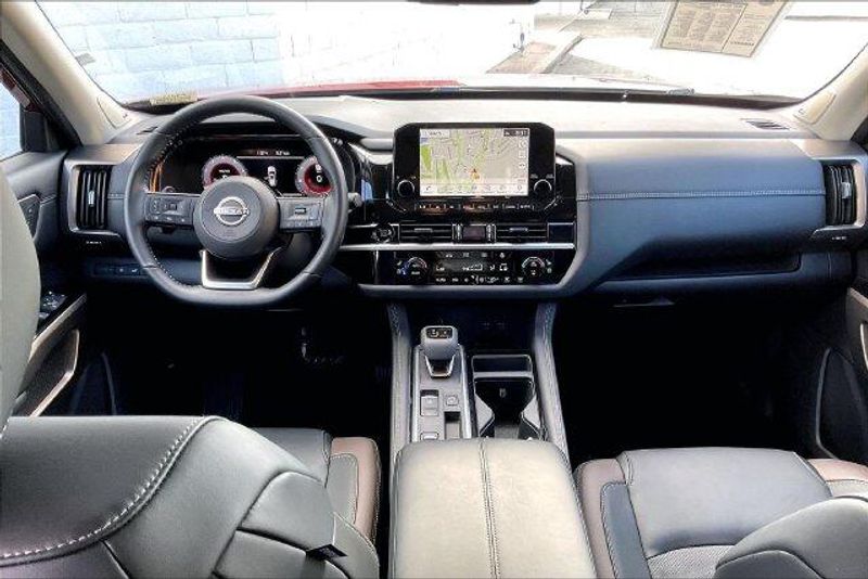 Used 2025 Nissan Pathfinder PlatinumImage 15