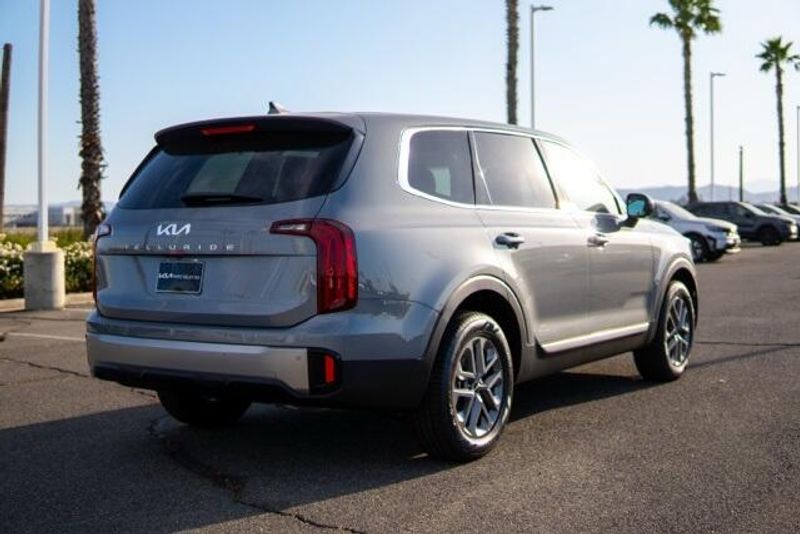 2025 Kia Telluride LXImage 7
