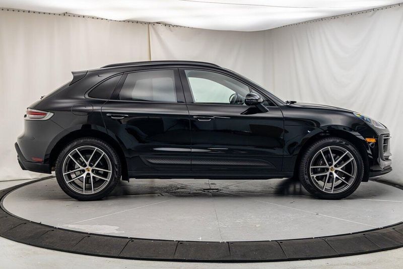 2024 Porsche Macan BaseImage 6