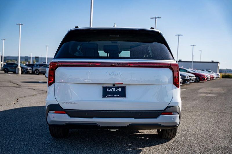 New 2026 Kia Carnival EXImage 6