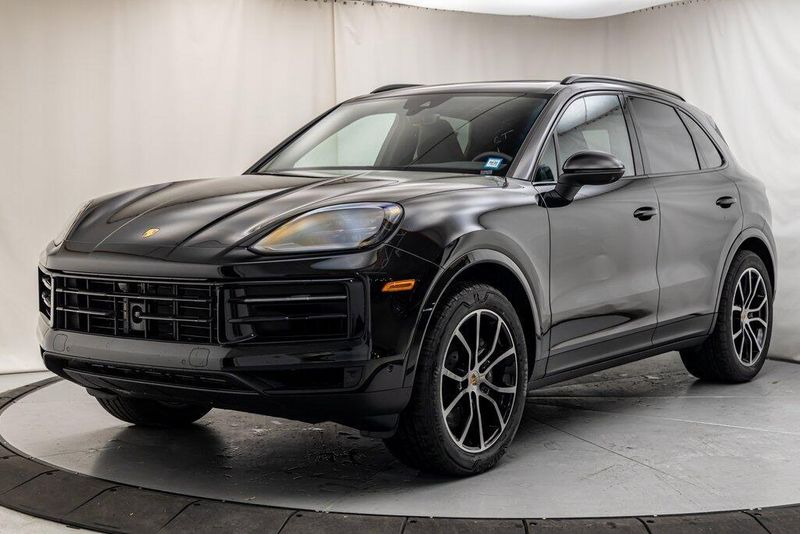 2024 Porsche Cayenne BaseImage 1