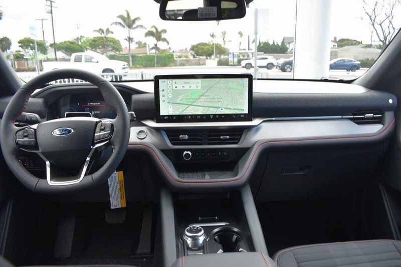 2025 Ford Explorer ST-LineImage 12