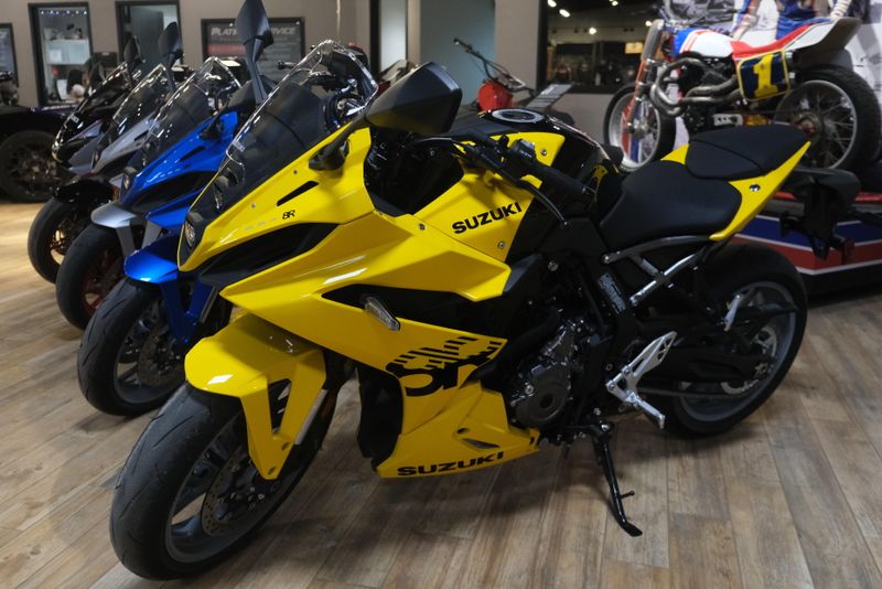 2025 SUZUKI GSX8R 