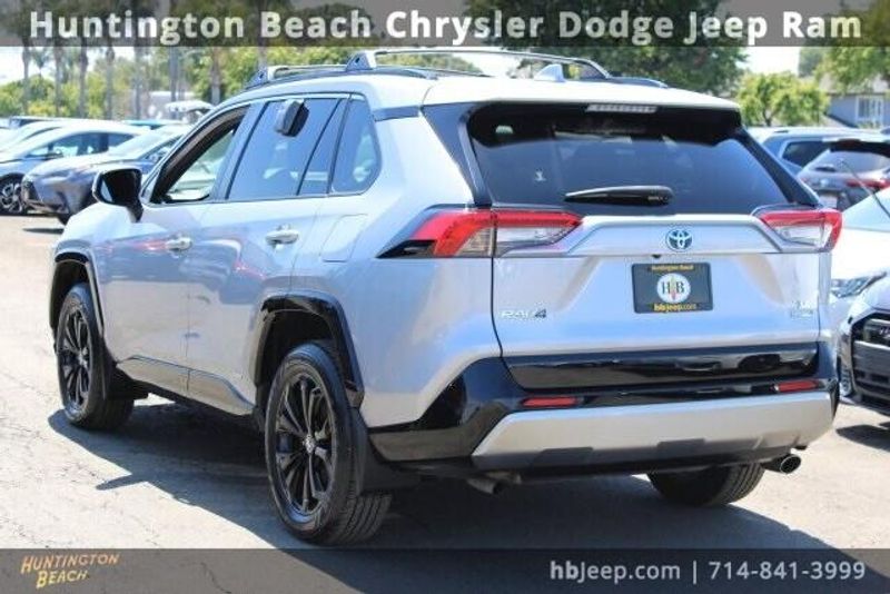 2022 Toyota RAV4 Hybrid SEImage 3