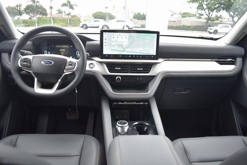 New 2025 Ford Explorer ActiveImage 11