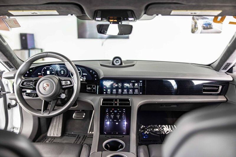 2020 Porsche Taycan Turbo S photo 30