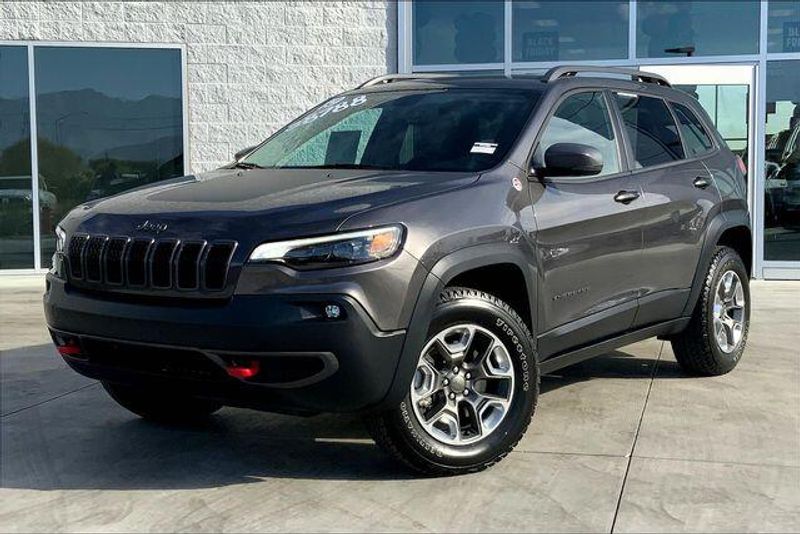 Used 2019 Jeep Cherokee TrailhawkImage 1