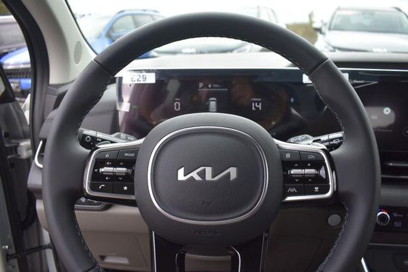 New 2026 Kia Carnival Hybrid EXImage 31