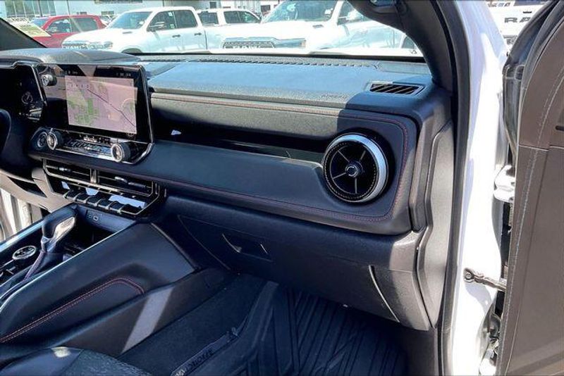 Used 2024 Chevrolet Colorado Z71Image 16