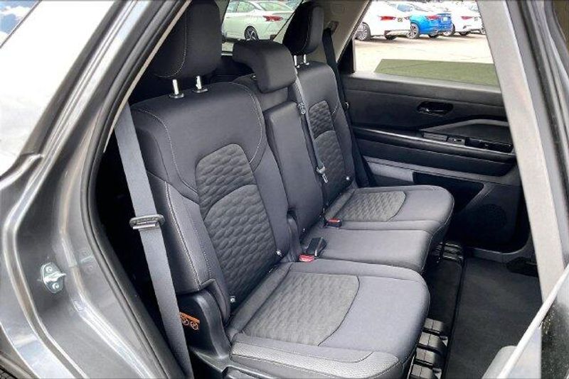 Used 2025 Nissan Pathfinder SImage 26