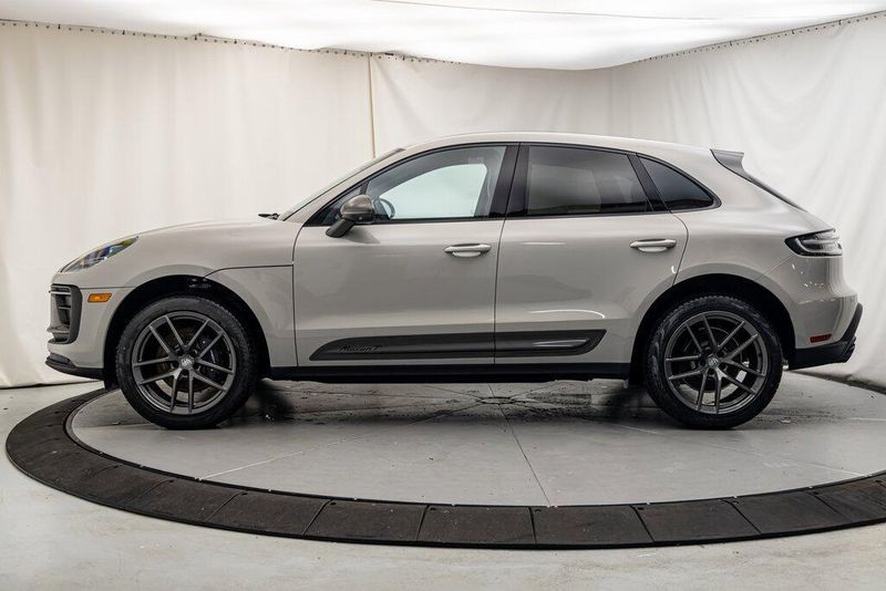 2025 Porsche Macan TImage 3