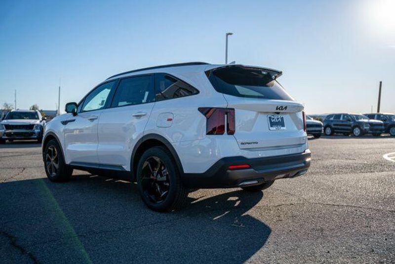 New 2026 Kia Sorento Plug-In Hybrid EXImage 5
