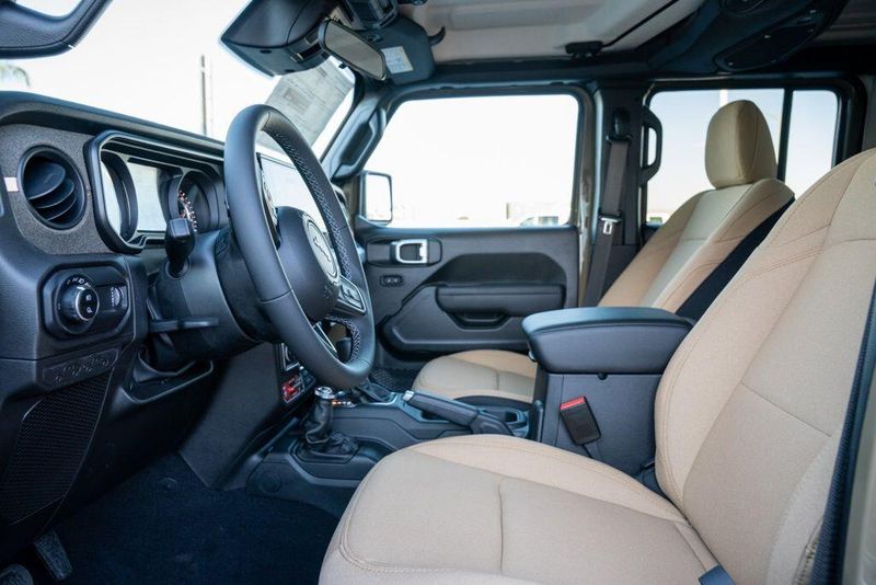 New 2026 Jeep Gladiator Image 11