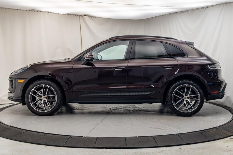 2024 Porsche Macan BaseImage 2