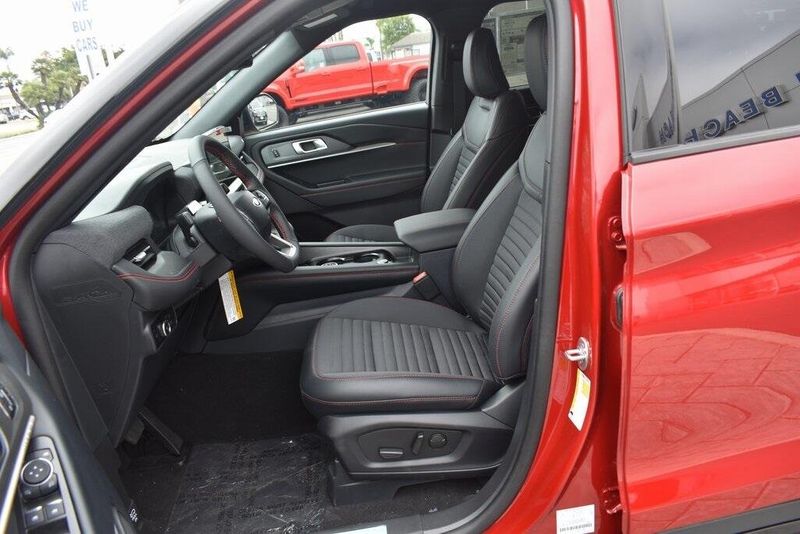 New 2025 Ford Explorer ST-LineImage 15