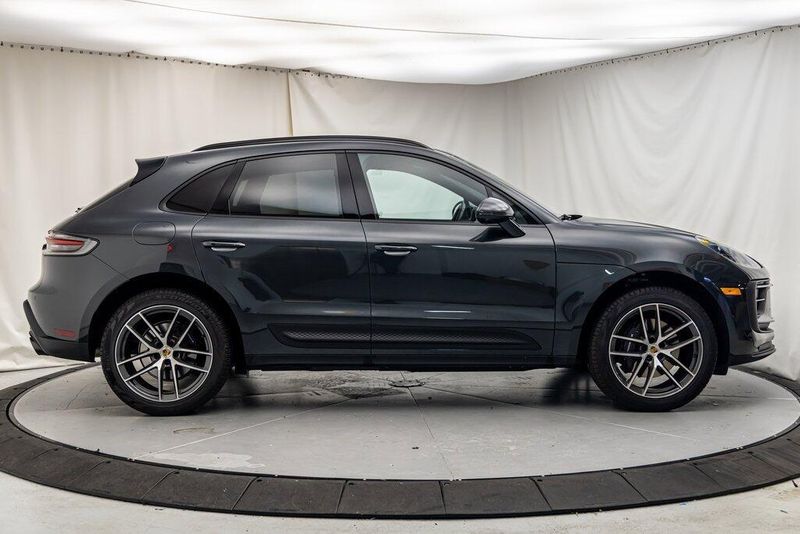 2024 Porsche Macan BaseImage 6