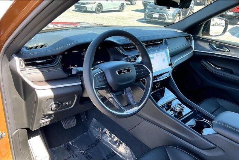 New 2027 Jeep Grand Cherokee Limited 4x4Image 6