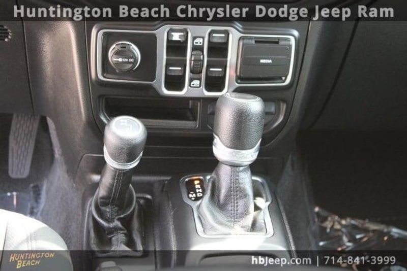 2021 Jeep Wrangler Unlimited WillysImage 15