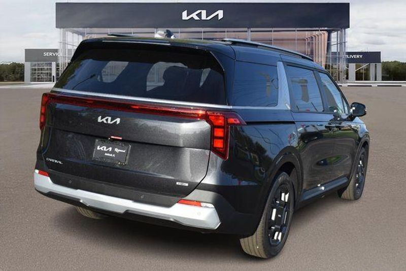 New 2026 Kia Carnival Hybrid EXImage 4