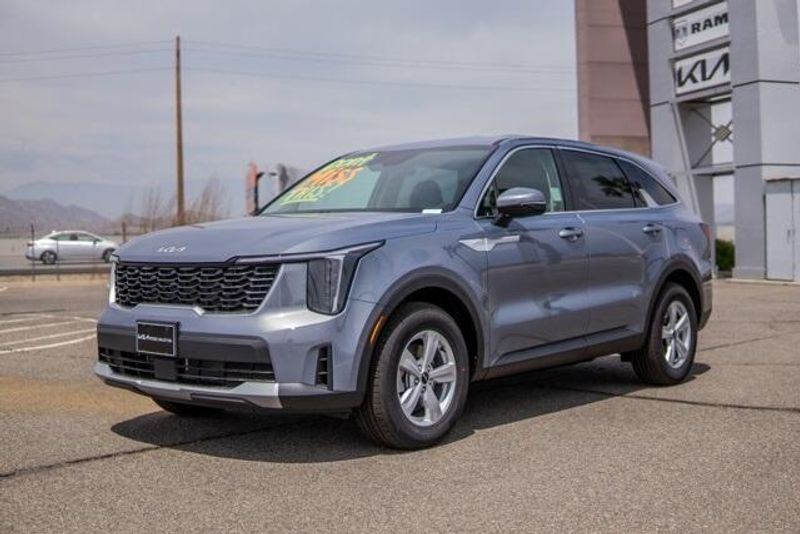 2025 Kia Sorento LXImage 3
