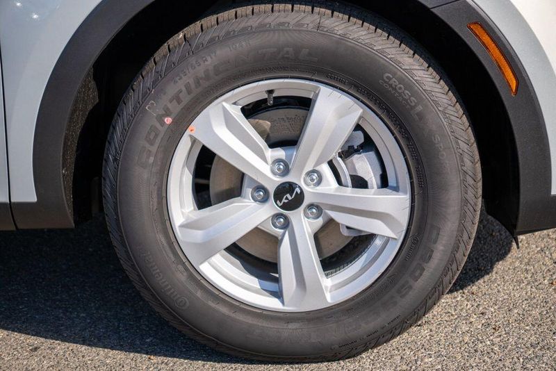 New 2026 Kia Sorento LXImage 9