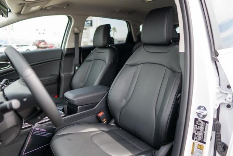 2026 Kia Sportage EXImage 11