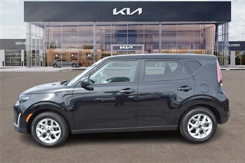 2024 Kia Soul LXImage 7