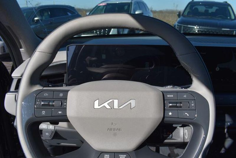New 2026 Kia EV9 WindImage 35