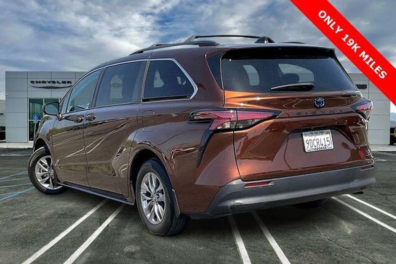 Used 2022 Toyota Sienna LEImage 10