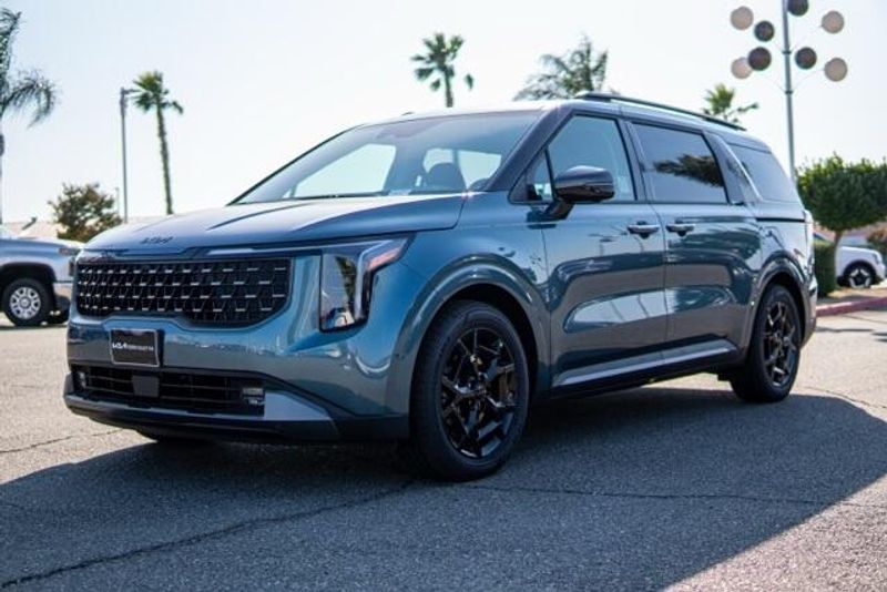 New 2026 Kia Carnival SXImage 3